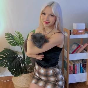 Meet your Posher, Chloe